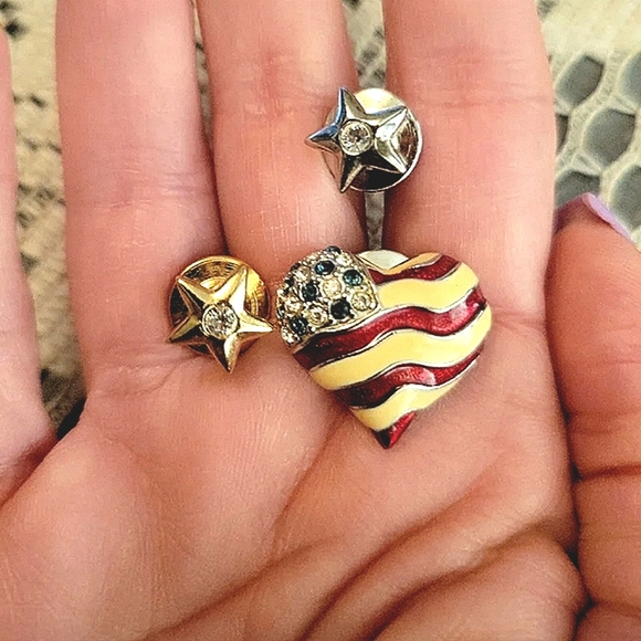 Lord & Taylor Patriotic Scatter Pin Set - Picture 2 of 3